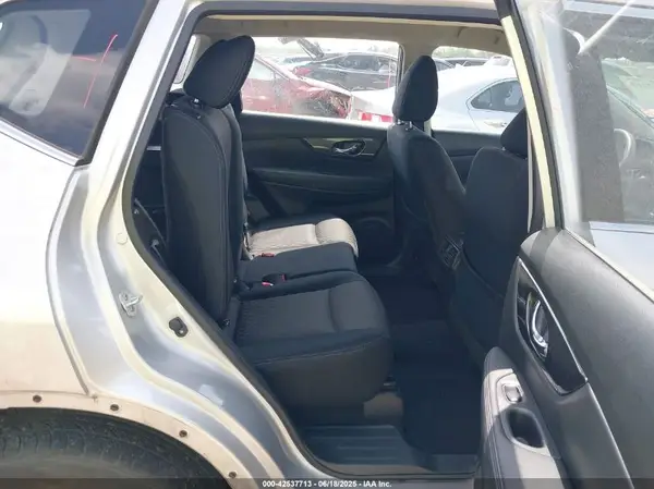 JN8AT2MT8HW144159 2017 NISSAN ROGUE - Image 8