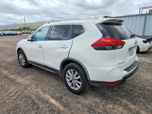JN8AT2MT8HW153721 2017 NISSAN ROGUE - Image 2