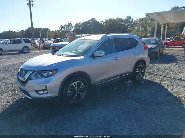 JN8AT2MT8HW154237 2017 NISSAN ROGUE - Image 2