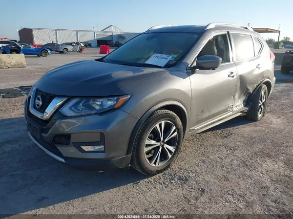 JN8AT2MT8HW385879 2017 NISSAN ROGUE - Image 2