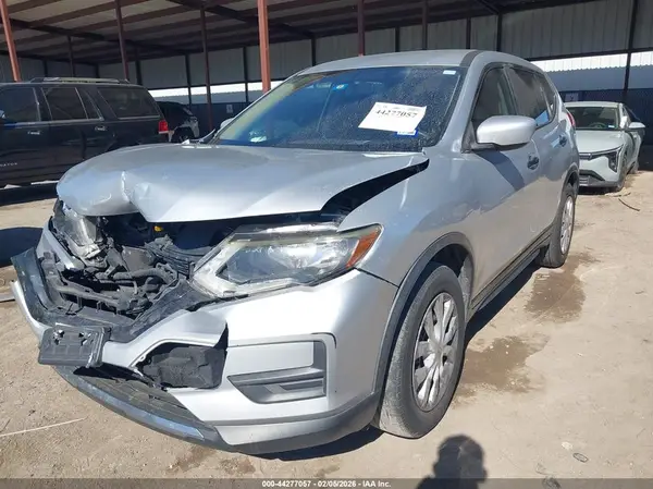 JN8AT2MT8HW389110 2017 NISSAN ROGUE - Image 2