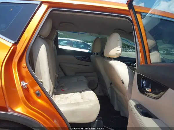 JN8AT2MT8HW390063 2017 NISSAN ROGUE - Image 8