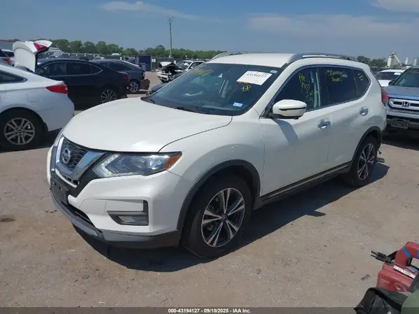 JN8AT2MT8HW391486 2017 NISSAN ROGUE - Image 2