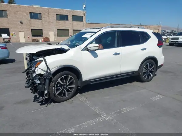 JN8AT2MT8HW398700 2017 NISSAN ROGUE - Image 2