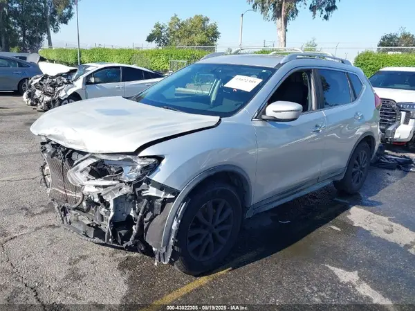 JN8AT2MT8HW399619 2017 NISSAN ROGUE - Image 2