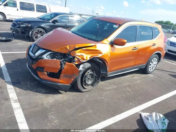 JN8AT2MT8HW401899 2017 NISSAN ROGUE - Image 2