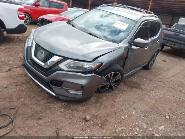 JN8AT2MT8HW403877 2017 NISSAN ROGUE - Image 2