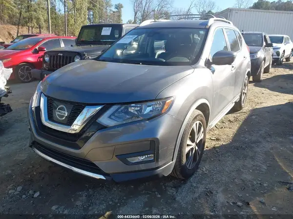 JN8AT2MT8HW404656 2017 NISSAN ROGUE - Image 2