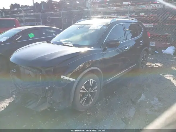 JN8AT2MT8JW451580 2018 NISSAN ROGUE - Image 2