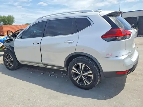 JN8AT2MT8JW452194 2018 NISSAN ROGUE - Image 2