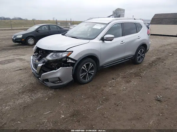 JN8AT2MT8JW456147 2018 NISSAN ROGUE - Image 2