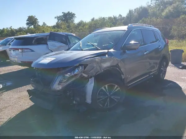 JN8AT2MT8JW462031 2018 NISSAN ROGUE - Image 2