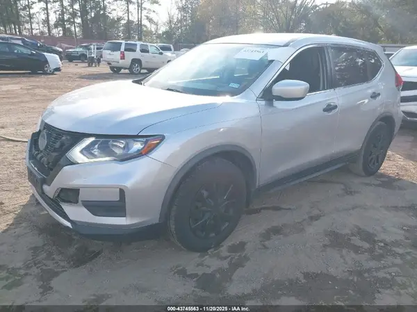 JN8AT2MT8JW462241 2018 NISSAN ROGUE - Image 2