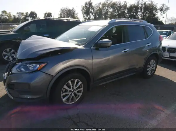 JN8AT2MT8JW462367 2018 NISSAN ROGUE - Image 2