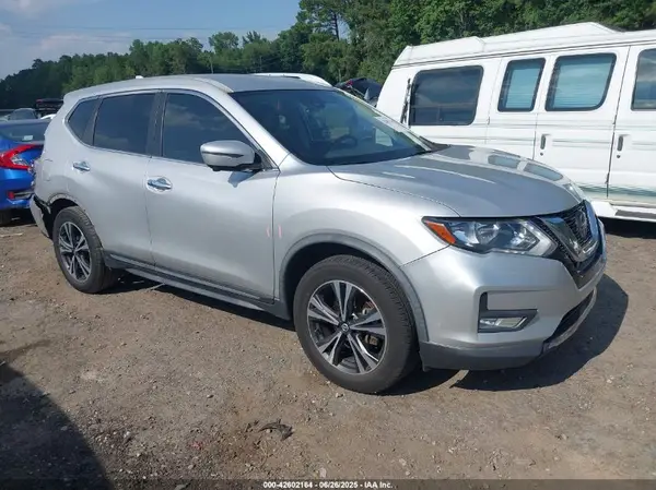 JN8AT2MT8JW462952 2018 NISSAN ROGUE - Image 1