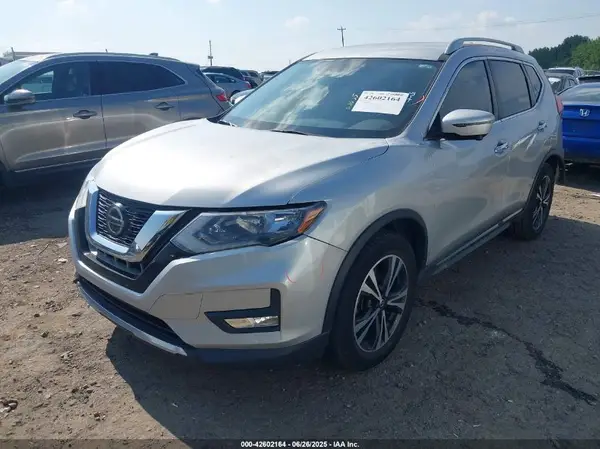 JN8AT2MT8JW462952 2018 NISSAN ROGUE - Image 2