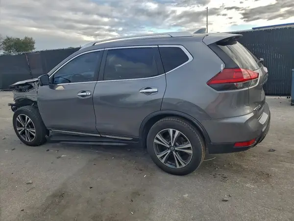 JN8AT2MT8JW464555 2018 NISSAN ROGUE - Image 2