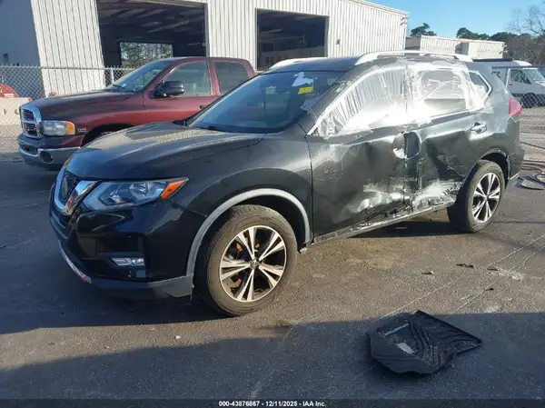 JN8AT2MT8JW466029 2018 NISSAN ROGUE - Image 2
