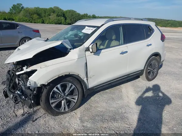 JN8AT2MT8JW467004 2018 NISSAN ROGUE - Image 2