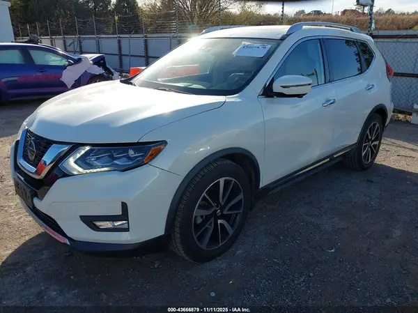 JN8AT2MT8JW468055 2018 NISSAN ROGUE - Image 2