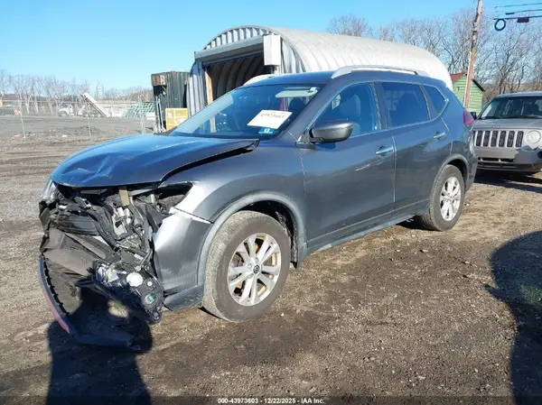 JN8AT2MT8JW470453 2018 NISSAN ROGUE - Image 2