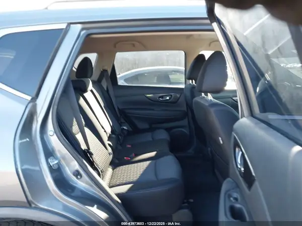 JN8AT2MT8JW470453 2018 NISSAN ROGUE - Image 8