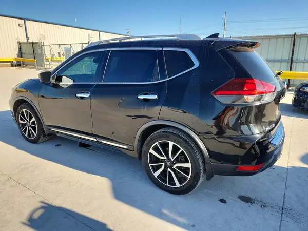 JN8AT2MT8JW486233 2018 NISSAN ROGUE - Image 2