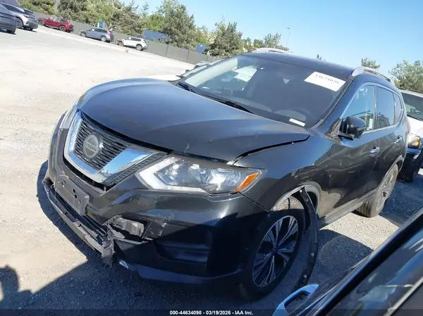 JN8AT2MT8KW256709 2019 NISSAN ROGUE - Image 2