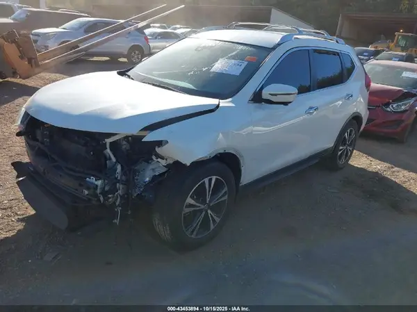 JN8AT2MT8KW256810 2019 NISSAN ROGUE - Image 2