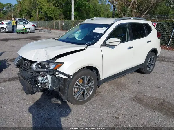 JN8AT2MT8KW258072 2019 NISSAN ROGUE - Image 2