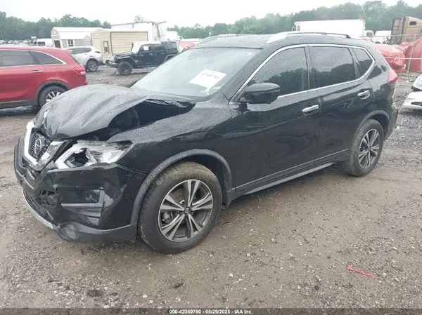 JN8AT2MT8KW259349 2019 NISSAN ROGUE - Image 2