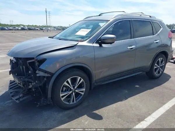 JN8AT2MT8KW262171 2019 NISSAN ROGUE - Image 2