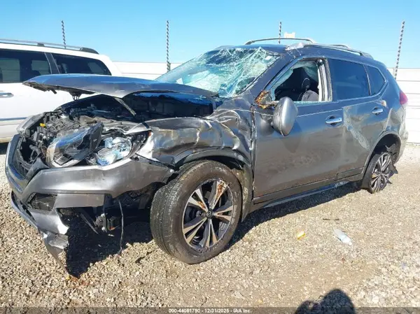 JN8AT2MT8KW262588 2019 NISSAN ROGUE - Image 2