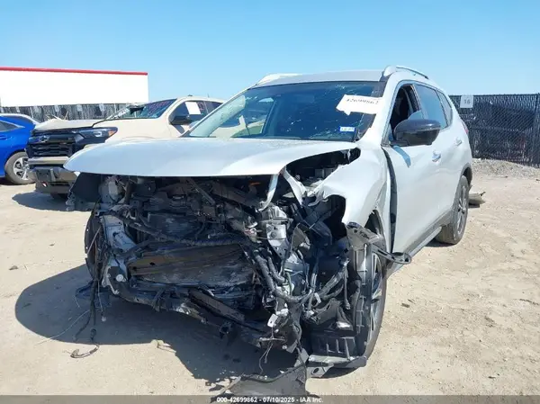 JN8AT2MT8KW266270 2019 NISSAN ROGUE - Image 2