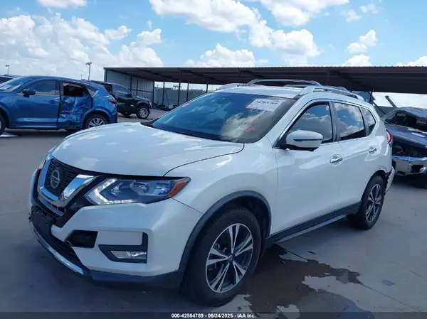 JN8AT2MT8KW266642 2019 NISSAN ROGUE - Image 2