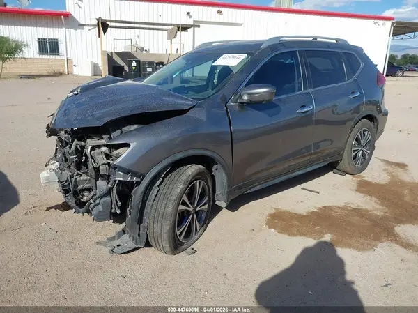 JN8AT2MT8KW267712 2019 NISSAN ROGUE - Image 2