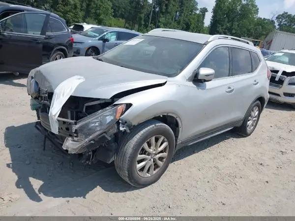 JN8AT2MT8KW504506 2019 NISSAN ROGUE - Image 2