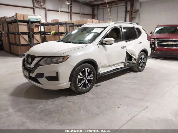 JN8AT2MT8LW005075 2020 NISSAN ROGUE - Image 2