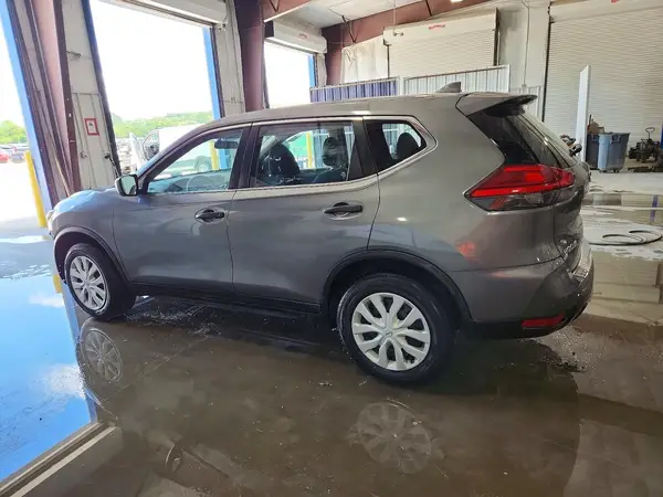 JN8AT2MT9HW130142 2017 NISSAN ROGUE - Image 2