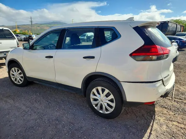 JN8AT2MT9HW133641 2017 NISSAN ROGUE - Image 2