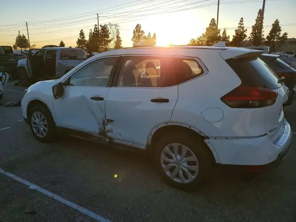 JN8AT2MT9HW134725 2017 NISSAN ROGUE - Image 2