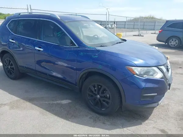 JN8AT2MT9HW137009 2017 NISSAN ROGUE - Image 1