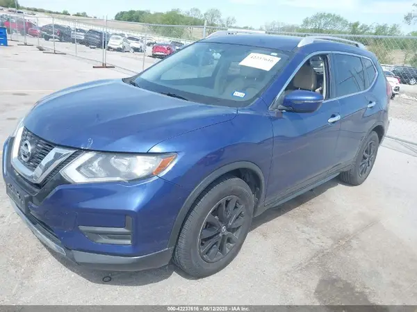 JN8AT2MT9HW137009 2017 NISSAN ROGUE - Image 2