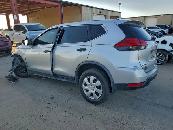 JN8AT2MT9HW138693 2017 NISSAN ROGUE - Image 2