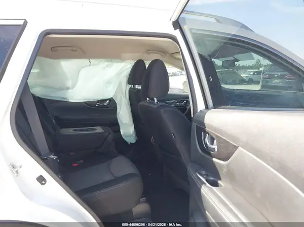 JN8AT2MT9HW140136 2017 NISSAN ROGUE - Image 8