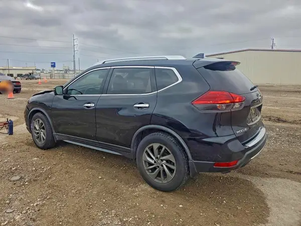 JN8AT2MT9HW141772 2017 NISSAN ROGUE - Image 2
