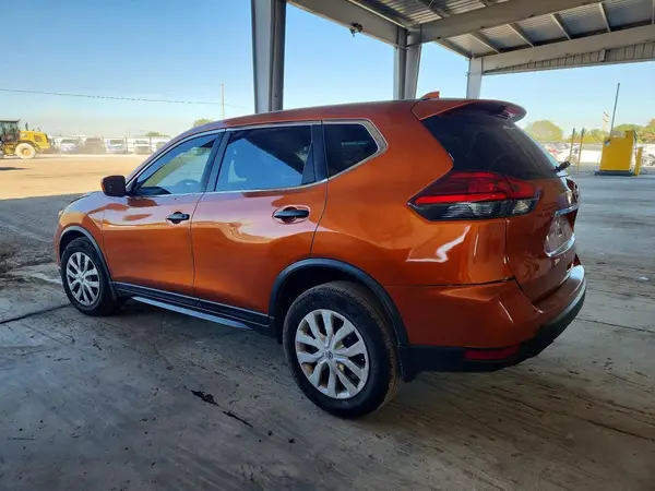 JN8AT2MT9HW144784 2017 NISSAN ROGUE - Image 2