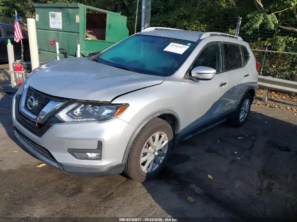 JN8AT2MT9HW146647 2017 NISSAN ROGUE - Image 2