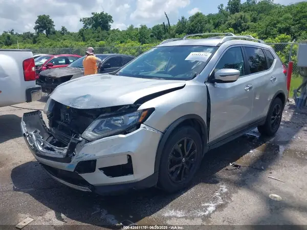 JN8AT2MT9HW150794 2017 NISSAN ROGUE - Image 2