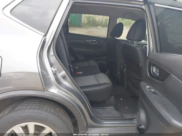 JN8AT2MT9HW152187 2017 NISSAN ROGUE - Image 8